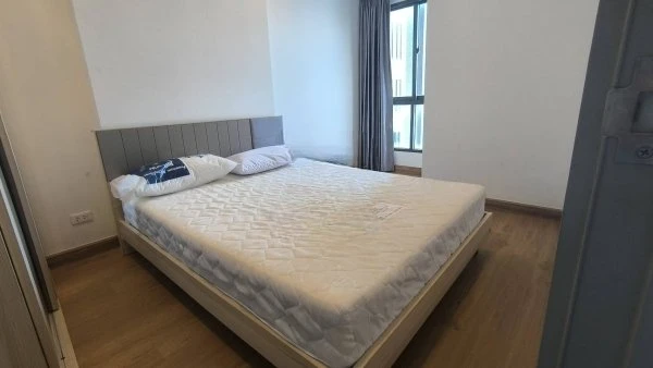Selling Ideo Mobi Wong Sawang Interchange. Beautiful unit, near the BTS Skytrain, ready to move in. Great environment, easy access to everything you n