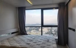 For sale: Ideo Mobi Sukhumvit, studio unit, very high floor, nano tile floor. Reserve now, don't delay.