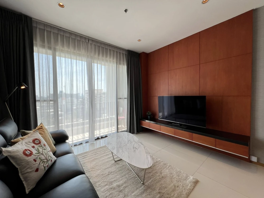 For sale/rent: The Emporio Place. Spacious and comfortable unit with full furnishings and appliances. Book now!