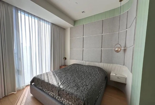 For sale: 28 Chidlom, 34th floor, fully furnished, ready to move in immediately. Interested in owning one? Hurry and reserve now!