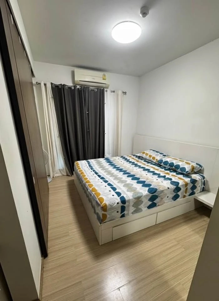 Selling A Space Asoke-Ratchada. The balcony is very spacious! Perfect for placing a table and chairs for enjoying coffee or even having a potted plant