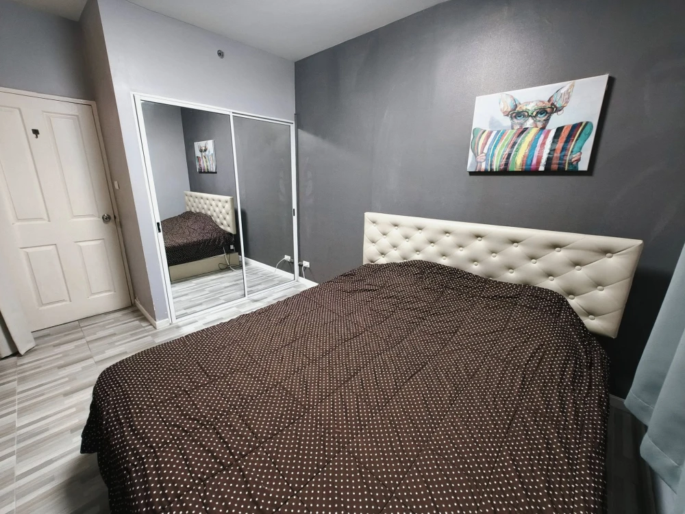 For sale: A space Asoke-Ratchada, 1 bedroom, 1 bathroom, decorated in a cool color scheme, comes fully furnished, reserve now!