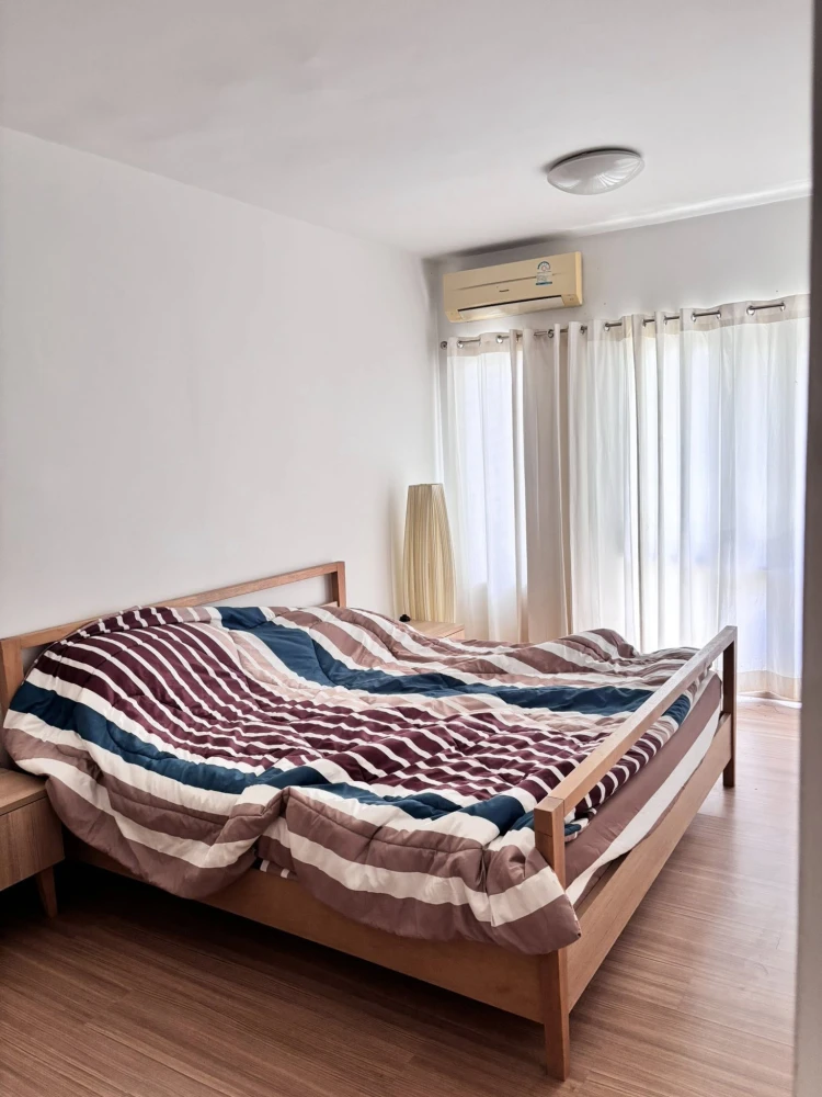 For sale: A Space play Ratchada - Suthisan, very large room, 2 bedrooms, 2 bathrooms, swimming pool view, with excellent built-in furniture. Reserve n