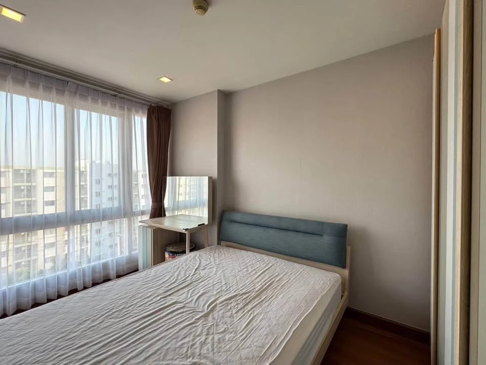 Selling Airlink Residences Romklao, 8th floor unit, fully furnished with appliances. Book now!