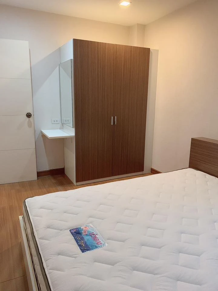 Selling Airlink Residences Romklao, 1 bedroom, 1 bathroom. Spacious living area, great location, convenient transportation. Don't miss out!