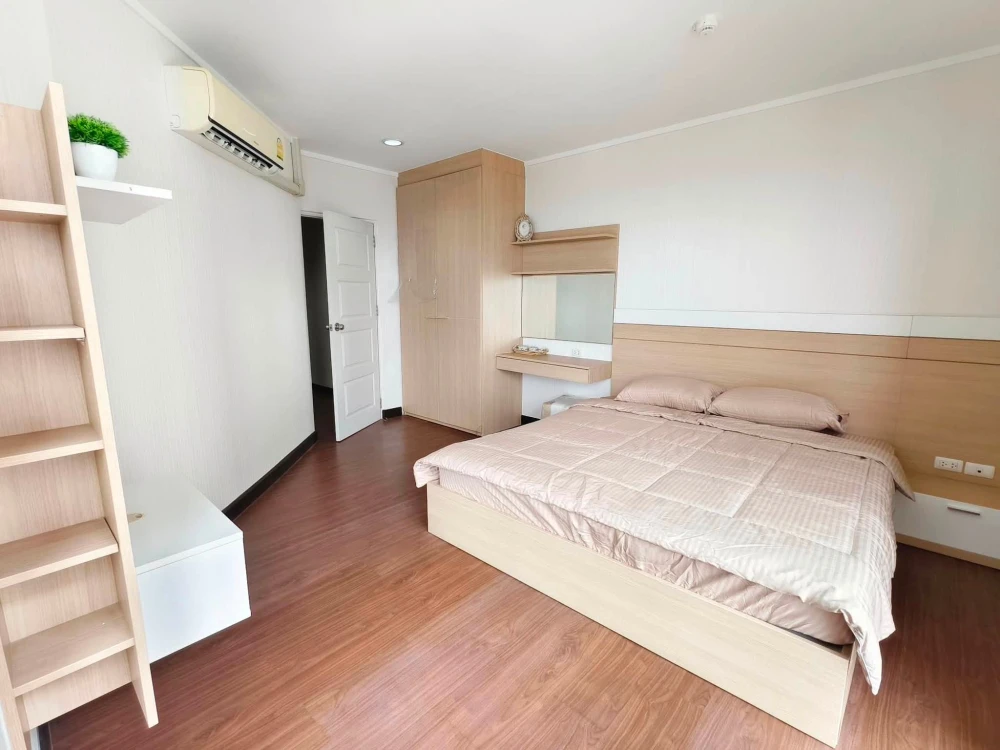 Selling Akesin Place, 1 bedroom, 1 bathroom. Spacious living area and complete amenities. Don't miss out!