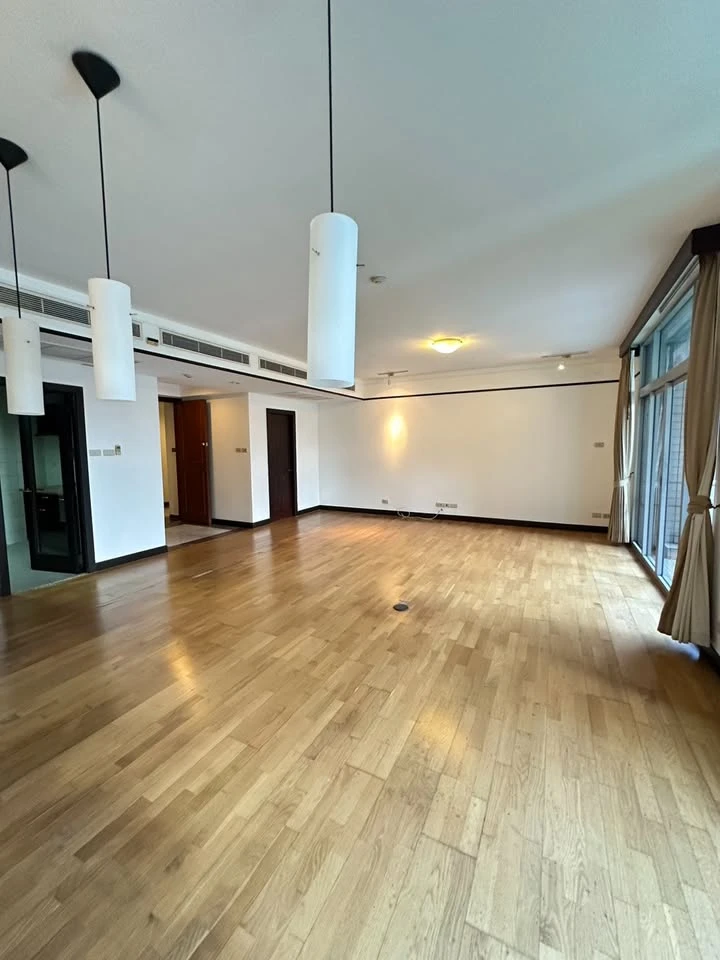 All Season Mansion for sale, Rare Item! Spectacular view, spacious apartment on Witthayu Road, must have!