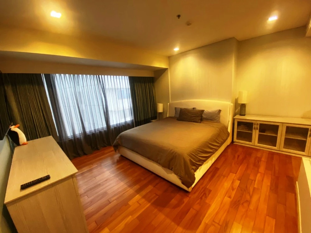 Selling Amanta Lumpini 2-bedroom corner unit. Quiet and private with city views. Book now!