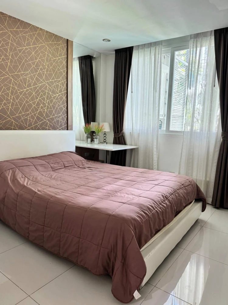 Amazon Residence Pattaya for sale. Nice unit in a great location with pool view. Fully furnished. Book now!