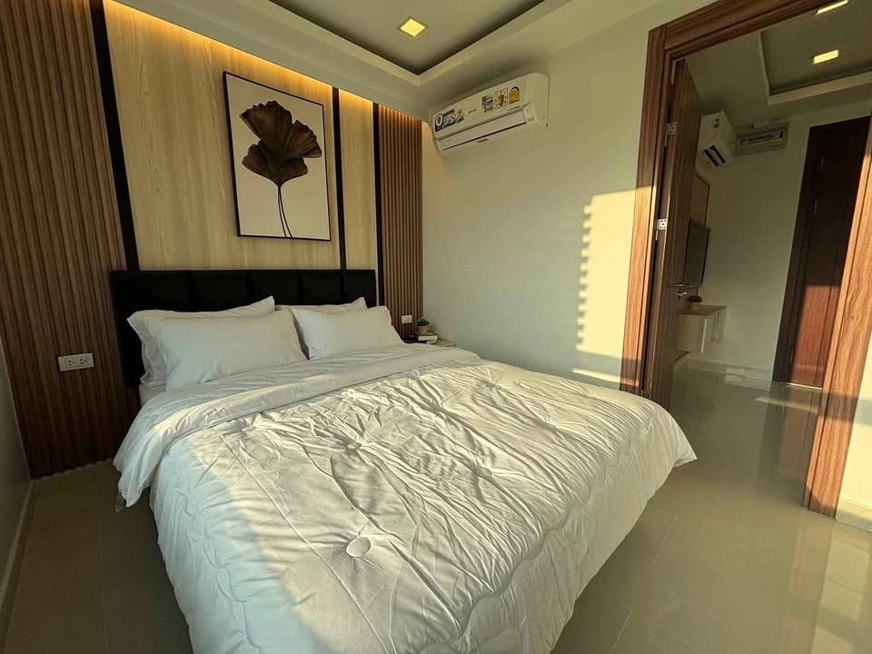 Selling a lovely room at Arcadia Beach Resort with city views, fully furnished and equipped with appliances. Book now, don't miss out!