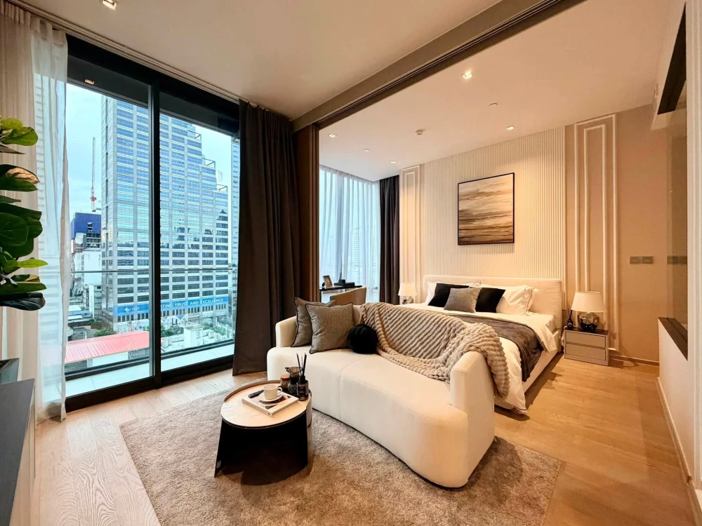 Selling Ashton Silom corner unit, less crowded, beautifully furnished and fully equipped. Excellent location. Book now!