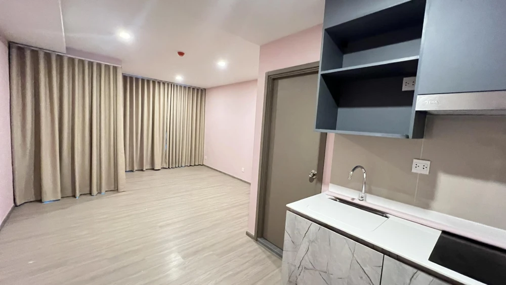 Selling Aspire Ratchayothin, studio room, city view, unfurnished, wallpapered. Hurry, limited availability!
