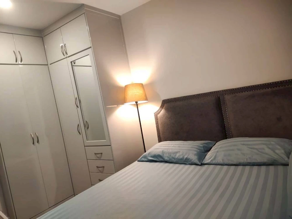 Selling Aspire Asoke - Ratchada, 4th floor, pool and garden view, closed kitchen with balcony, fully furnished and equipped with appliances. Book now!