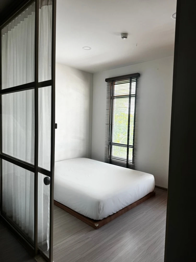 Selling Aspire Asoke - Ratchada, corner unit, less crowded, with high-quality built-in furniture. Book now!