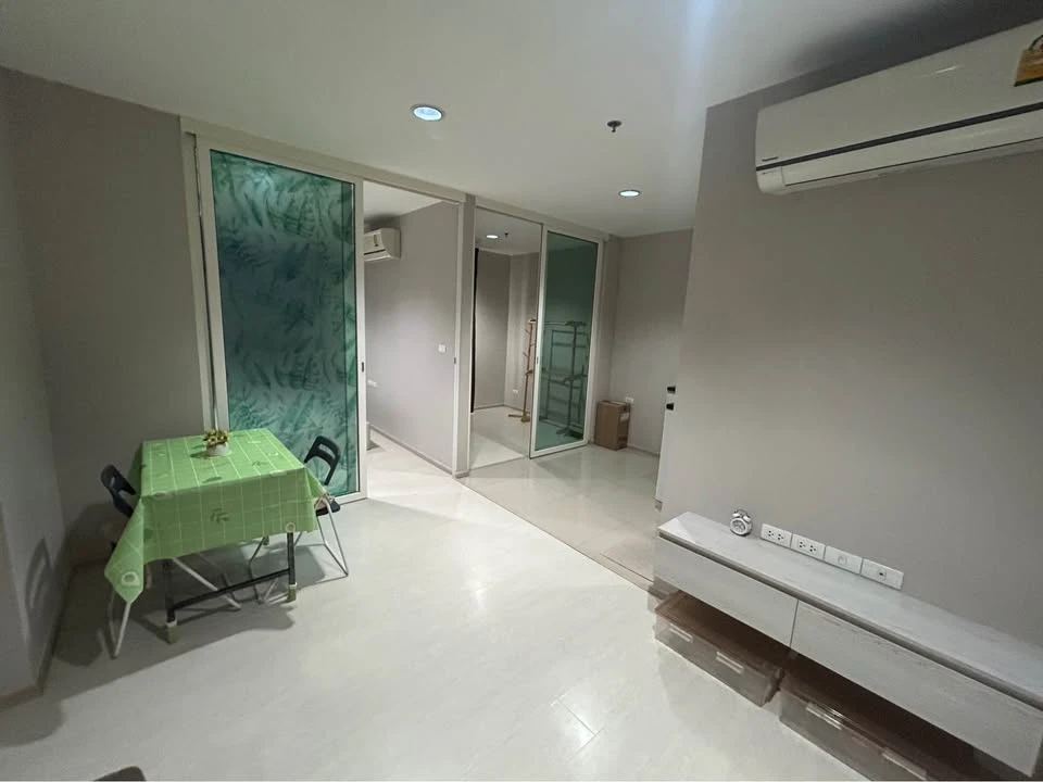Selling Aspire Erawan, high floor room, 25th floor, very good wind, excellent location, worth it, complete, all in one place, book now.