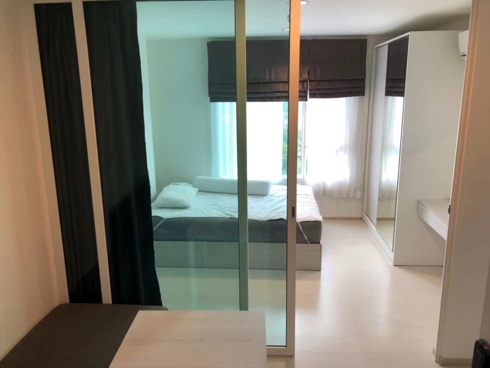 Selling ASPIRE Erawan high-floor unit, fully furnished. Just bring your belongings and move in! Book now before it's too late!