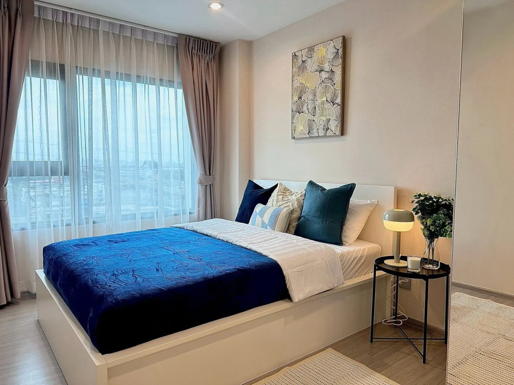 Selling Aspire Erawan Prime, 11th floor, corner unit, fully furnished. Book now!