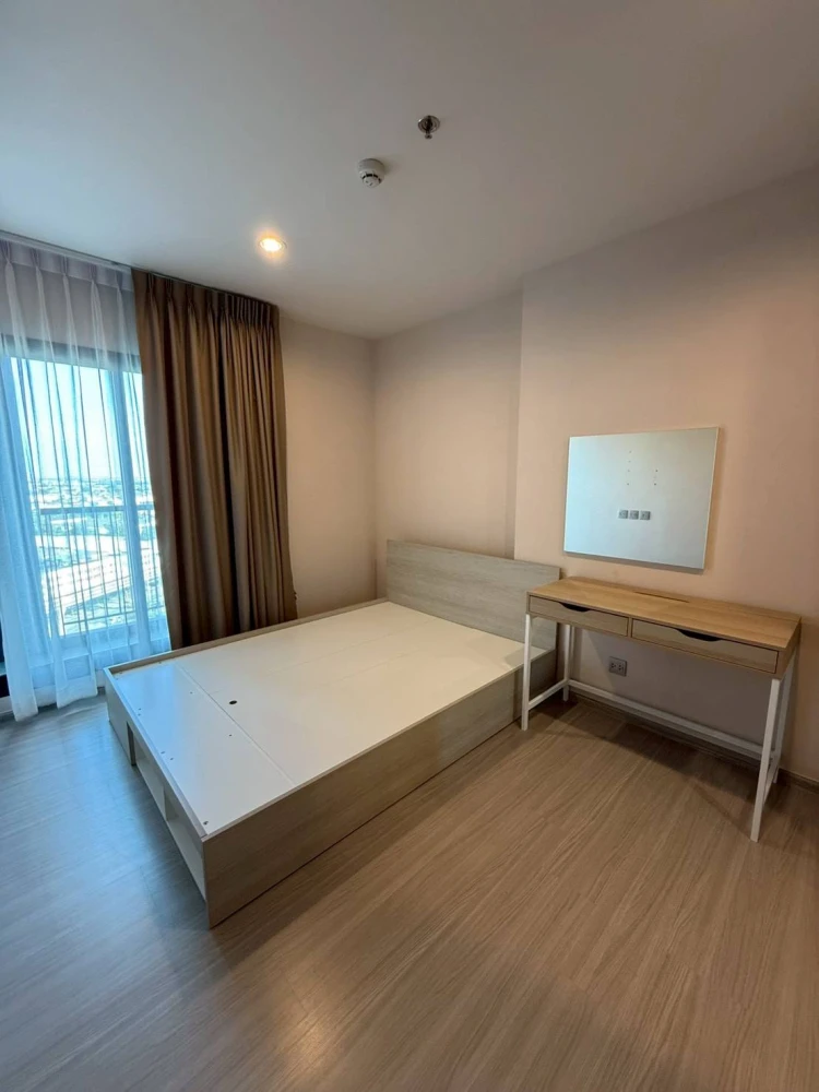 For sale rent:Aspire Erawan Prime,corner room,next to the fire escape,private, open view, overlooking Samut Prakan city,no buildings blocking the view