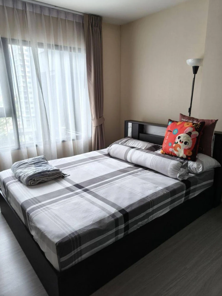 Selling Aspire Erawan Prime 1-bedroom unit, 9th floor, fully furnished. What are you waiting for?