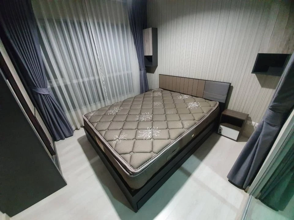 For sale: Aspire Ngamwongwan, 4th floor, corner room, with good wallpaper, fully decorated, don't miss out.