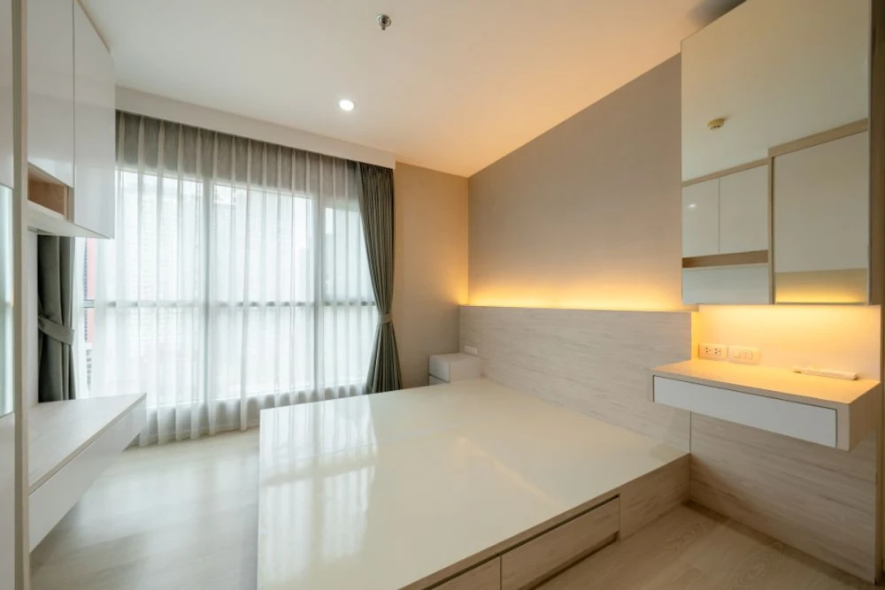 Selling Aspire Rama 9, 16th floor. Spacious and comfortable unit, fully furnished. Interested? Book now! Limited time offer!