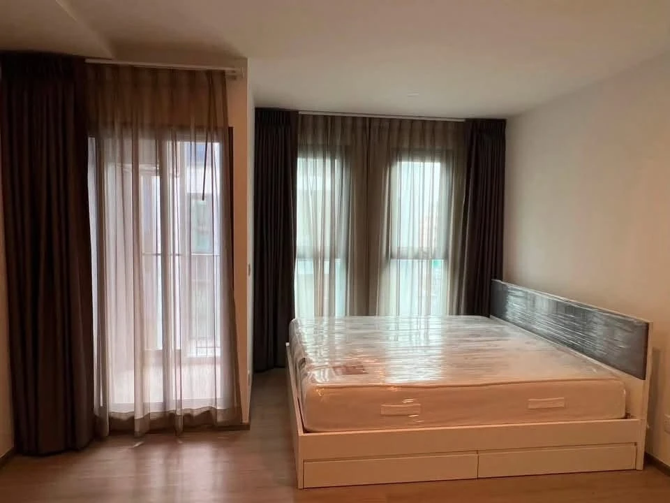 Selling Aspire Ratchayothin, North-facing unit. No direct afternoon sun. Pool view, very relaxing atmosphere. Reservation required.