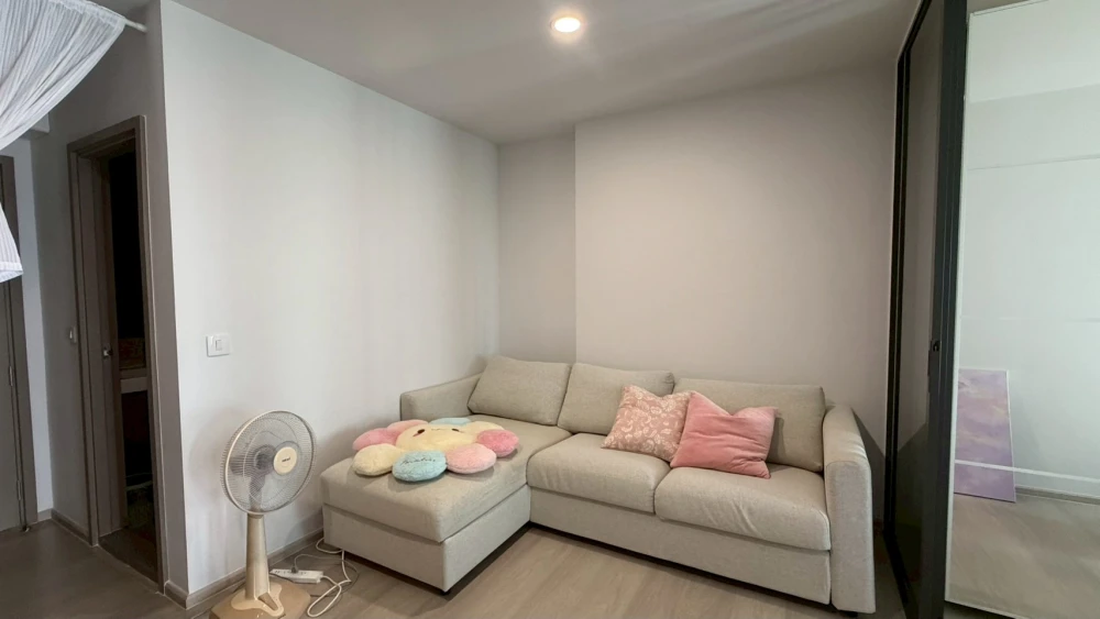 Selling Aspire Rattanathibet - Weston, 11th floor, pool view, good ventilation, not hot, good condition, no water leakage during the rainy season, qui