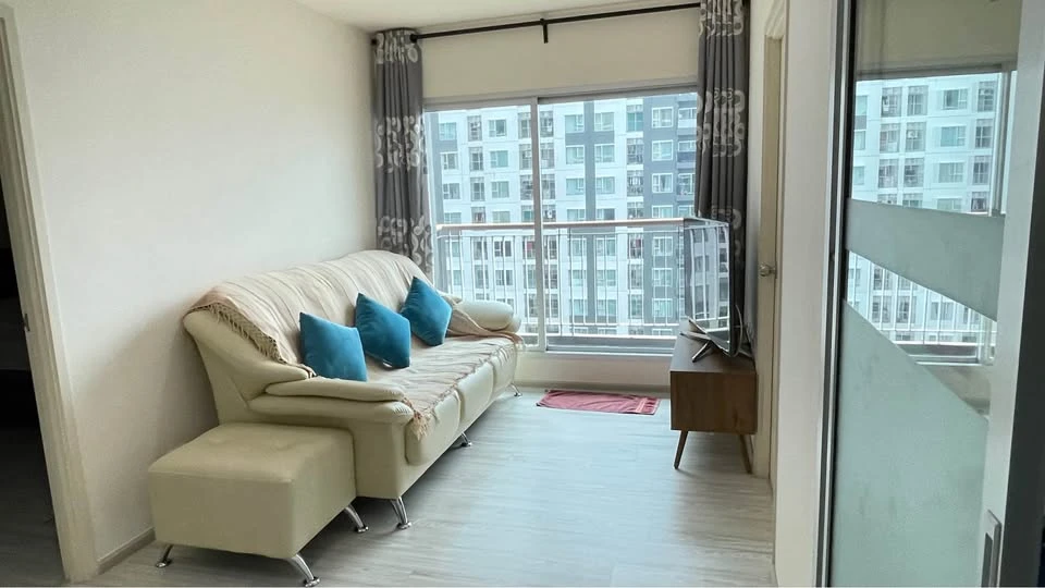 For sale: Aspire Rattanathibet 2, spacious room, lots of usable space, comes with a large sofa, comfortable to sit on, view of the garden, reserve now