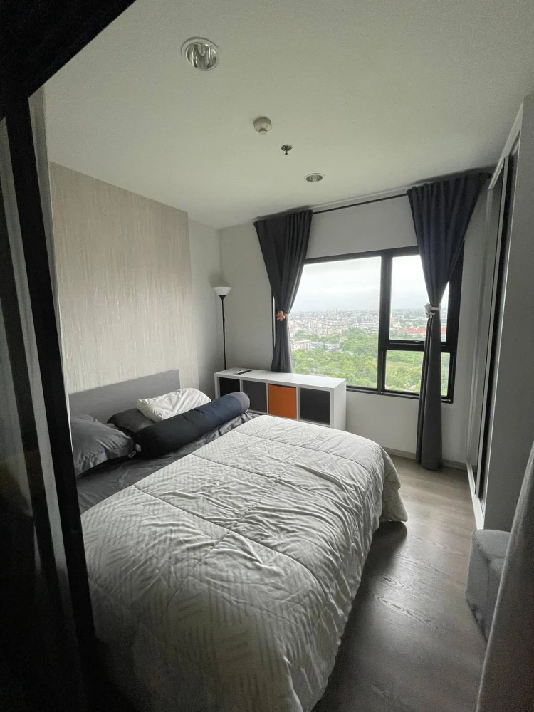 Selling Aspire Sathorn - Taksin (Copper Zone) condo. Nice unit in a great location with convenient transportation. Fully furnished. Book now!