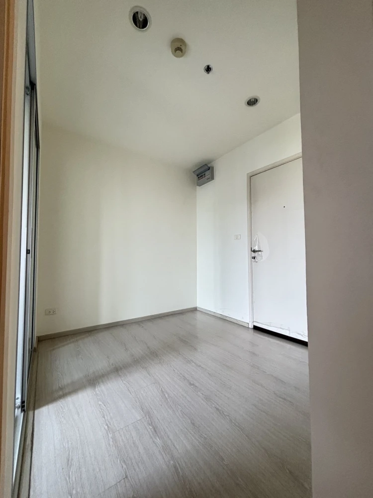 Selling unfurnished high-floor units at Aspire Sathorn-Taksin (Timber Zone). Book now!