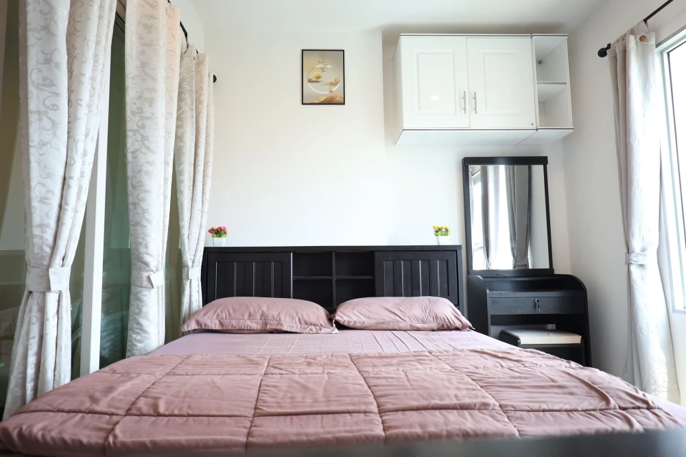 Selling Aspire Sathorn Thapra, 9th floor unit. Excellent location. Fully furnished. Convenient transportation. Book now!