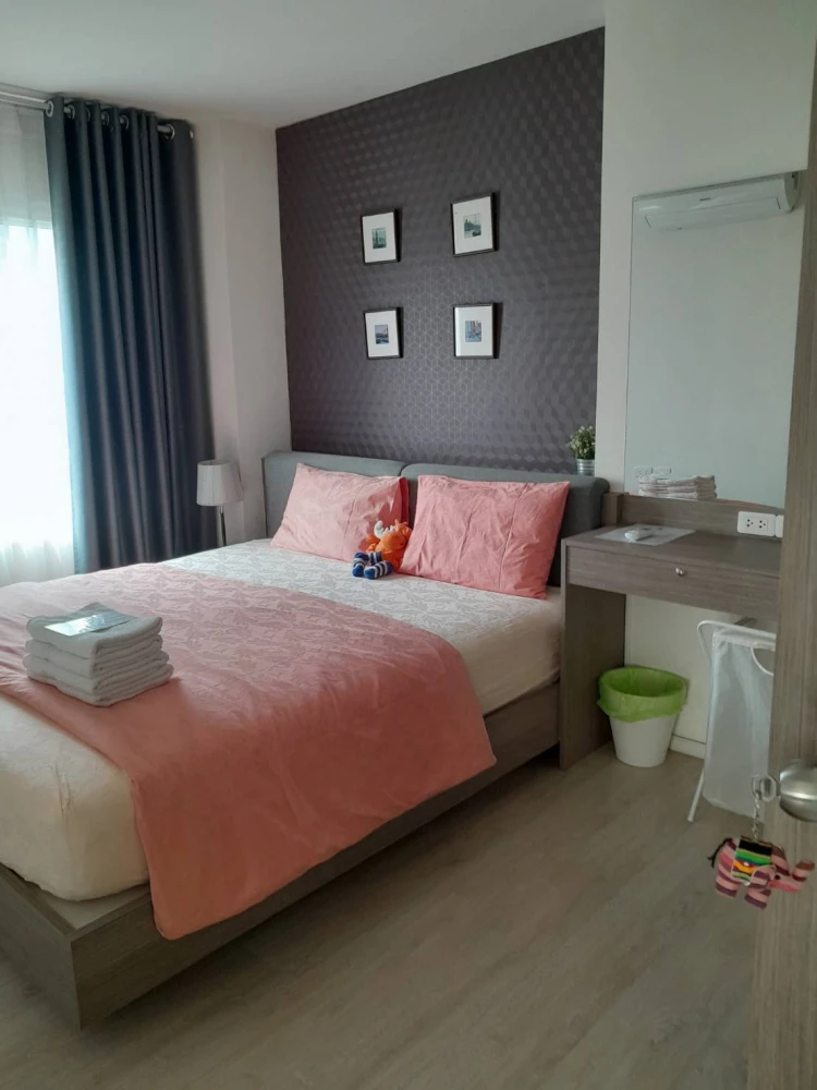 Selling a 2-bedroom Aspire Sathorn Thapra apartment. Features high-quality wallpaper and a bright, unobstructed view. Don't miss out!
