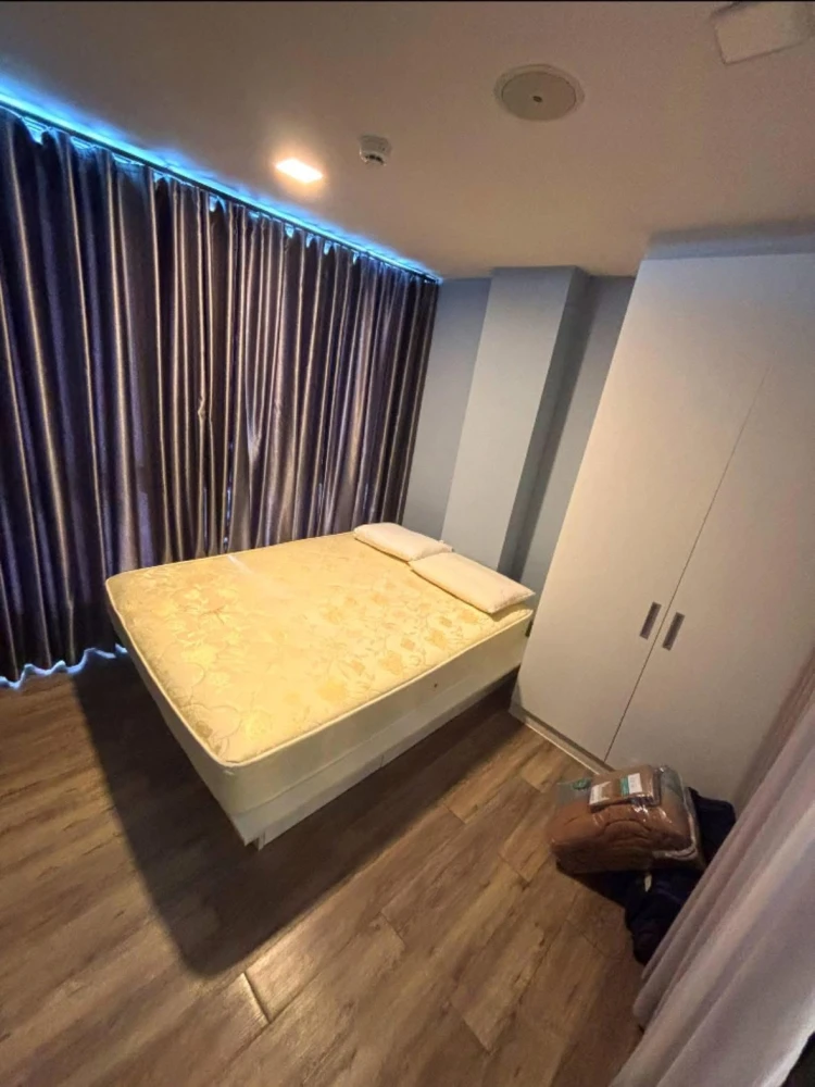 Selling Atmoz Chaengwattana condo, corner unit, fully furnished, spacious and comfortable. Just bring your bags and move in!