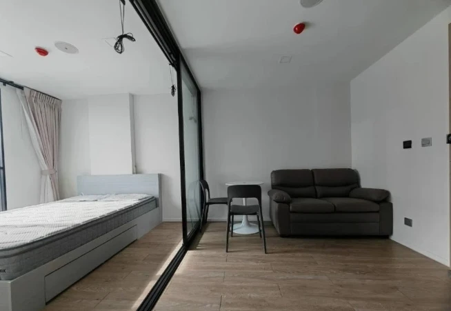 Selling Atmoz Ladprao 15, 5th floor, corner unit, great view, fully furnished. Interested? Book now, don't wait!