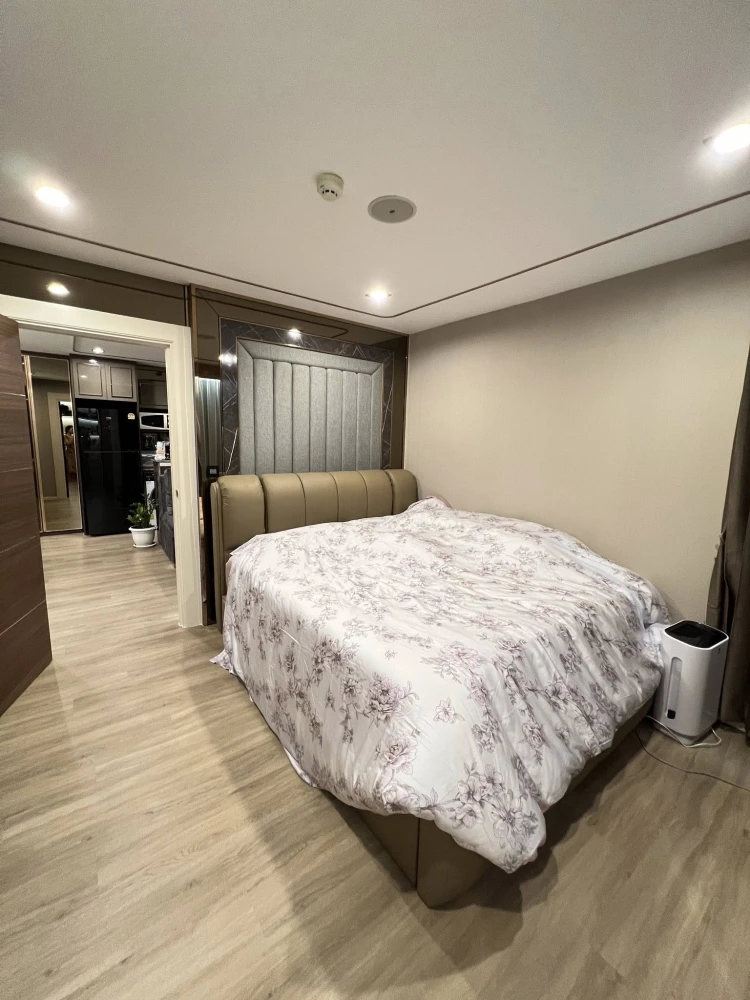 For sale: Atmoz Ladprao 71, spacious room with plenty of usable space, built-in walls and quality furniture. Reserve now!
