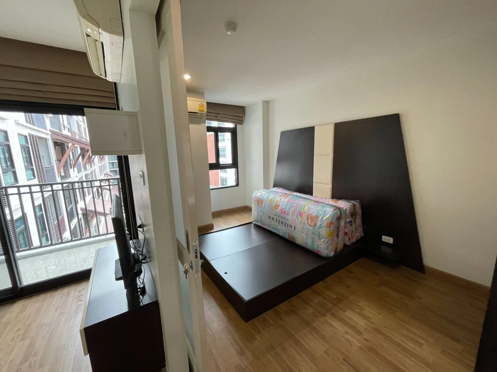 Baan Navatara for sale, 1 bedroom, 1 bathroom, good location, comes with complete furniture and appliances, just bring your bags and move in.