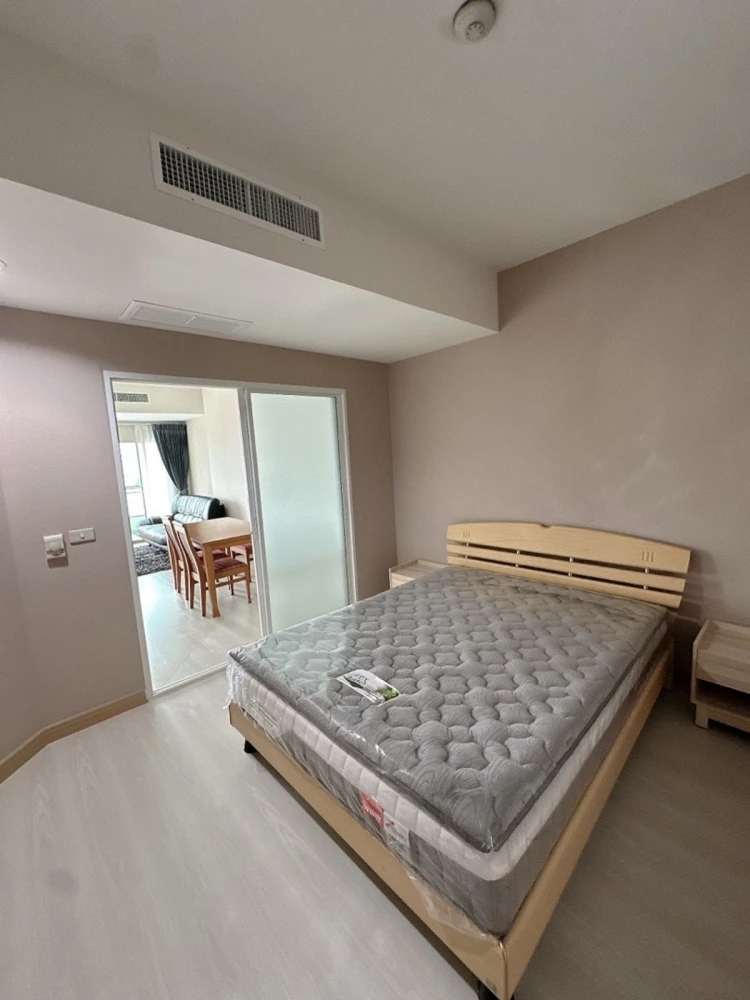 Selling a beautiful unit at Baan-Nonsi, 12th floor, fully furnished. Book now!