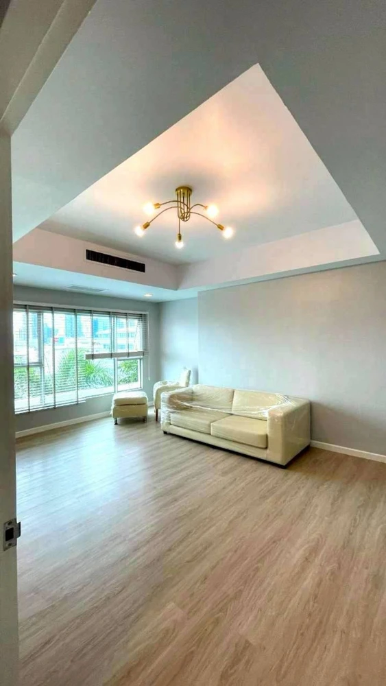 Baan-Nonsi for sale, spacious room with plenty of usable space, good location, comes with complete facilities. Good like this, hurry and reserve now.