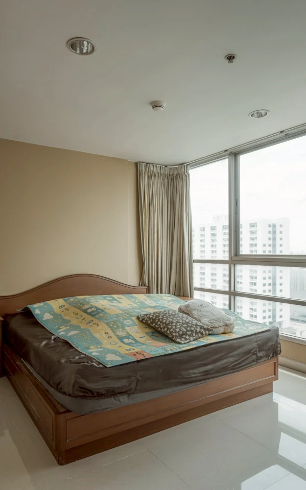 For sale Baan Pathumwan, spacious room, lots of usable space, decorated in a controlled tone, comes with complete facilities, don't miss it.