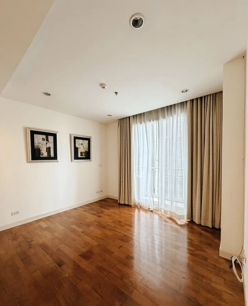 Baan Siri 31 for sale, 7th floor, peaceful view, privacy, clean, airy room, people who like to decorate rooms can't miss it.