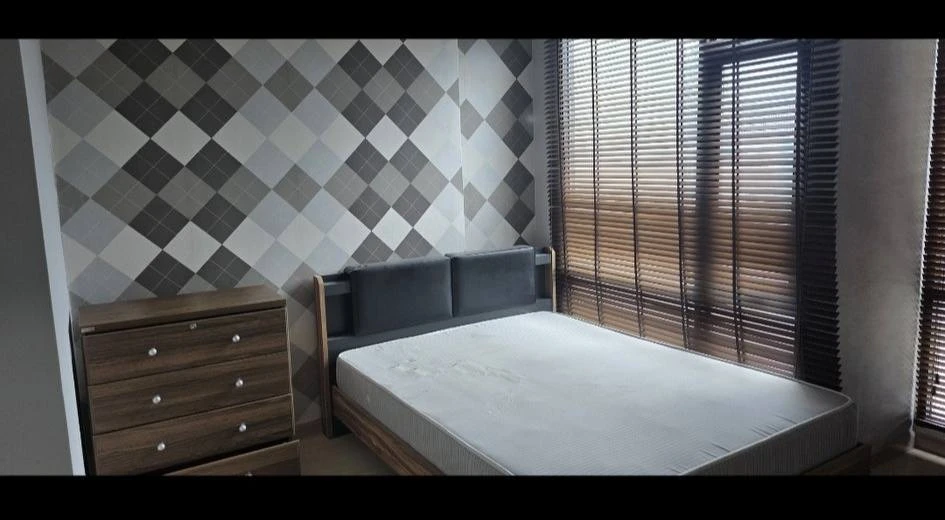Selling spacious rooms at Bangkok Horizon Sathorn-Narathiwat. Large usable area, high-quality wallpaper. First come, first served.
