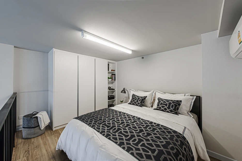 For sale: Blossom Condo @Fashion, beautifully decorated room, fully furnished, high ceiling, airy and spacious, don't miss out.