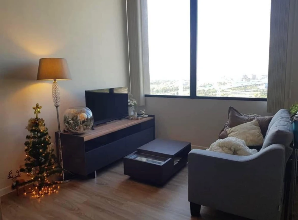 Blossom Condo @Fashion Altitude for sale, beautiful view room, near BTS, Fashion Mall, high ceiling room, very comfortable.