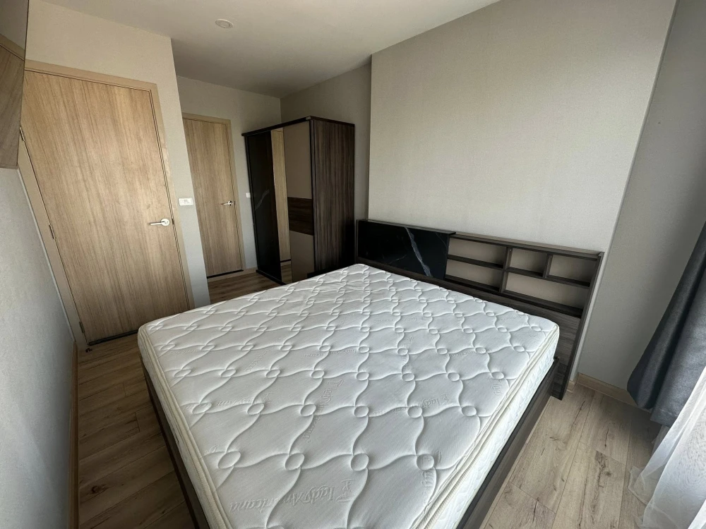 For sale: Brix Condominium, 17th floor, Chao Phraya River view, fully furnished, just bring your bags and move in.