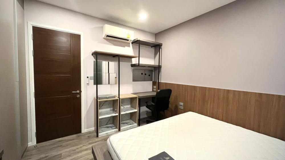 For sale: Brown Condo Ratchada 32, corner room, private, no one walking by, built-in throughout the room, ready to move in, no need to spend extra mon