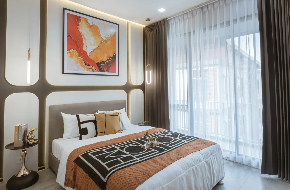 Selling Brown Condo Ratchada 32, corner unit, 2 bedrooms, city view, ceiling speakers with Bluetooth sound system. Book now!