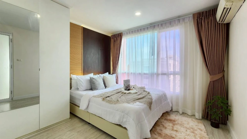 For sale: C Style Condo, 8th floor, corner room, quiet, very private, fully furnished, hurry and grab it now!