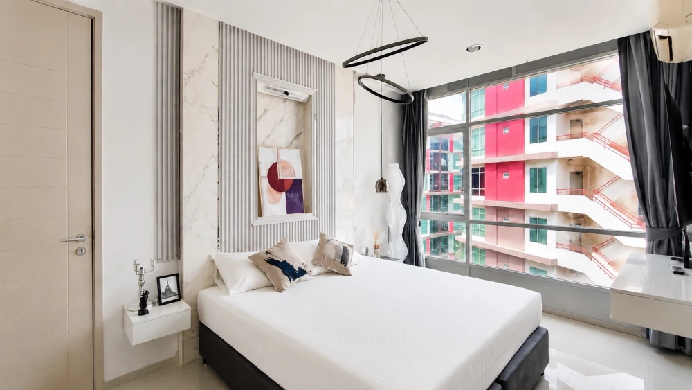 CC Condominium for sale. 1 beautifully decorated unit with high-quality built-in furniture. Complete amenities. Book now!