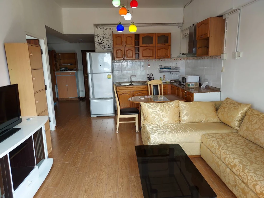 For sale: Central Ratchayothin Park, 15th floor, corner room, 2 bedrooms, 2 bathrooms, great city view, fully furnished, ready to move in