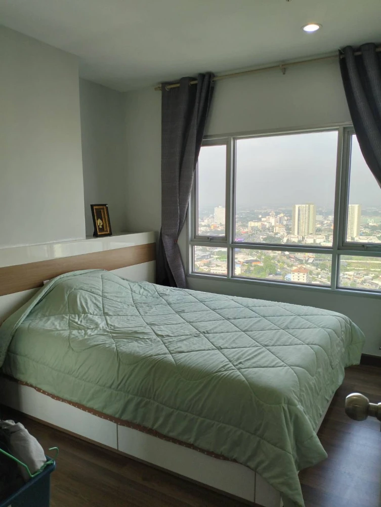 For sale: Centric Tiwanon Station, corner room next to the garden, very high floor, Chao Phraya River view. You will regret it if you miss it.